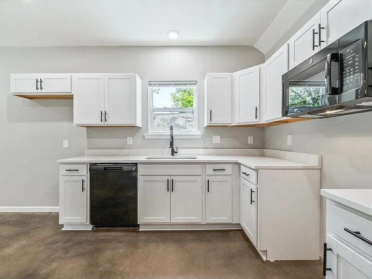 2844 Nathan Ave — Photo 11