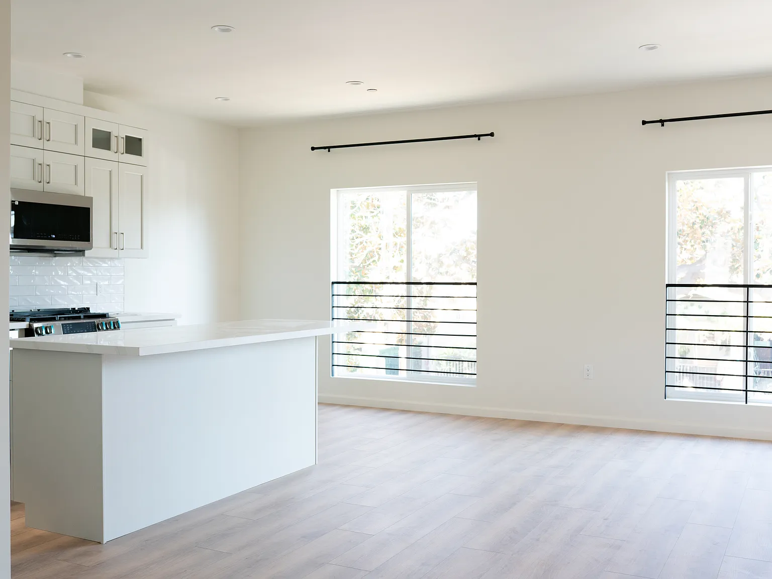 4 bed, 1993 sqft, $5,800 — Photo 3