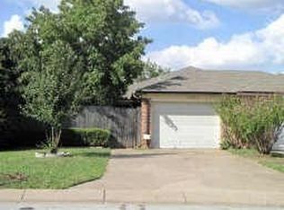 6806 S Creek Dr, Fort Worth, TX 76133