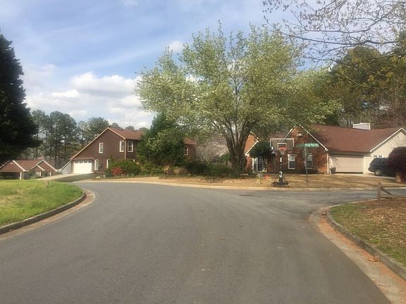 5th image of 215 Jones Bridge Place Cir