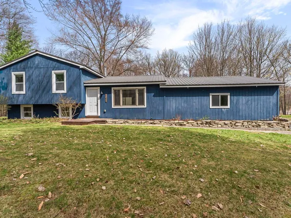9376 Cunningham Ln, Traverse City, MI 49685