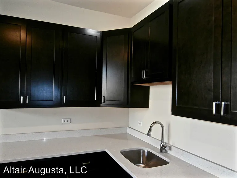 2540 W Augusta Blvd #1F — Photo 8