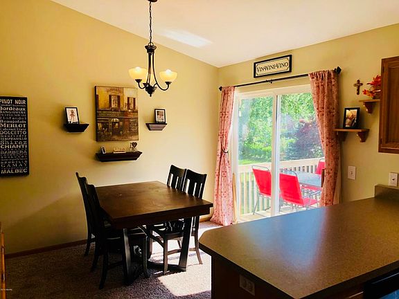 5th image of 407 Summer Circle Dr SE