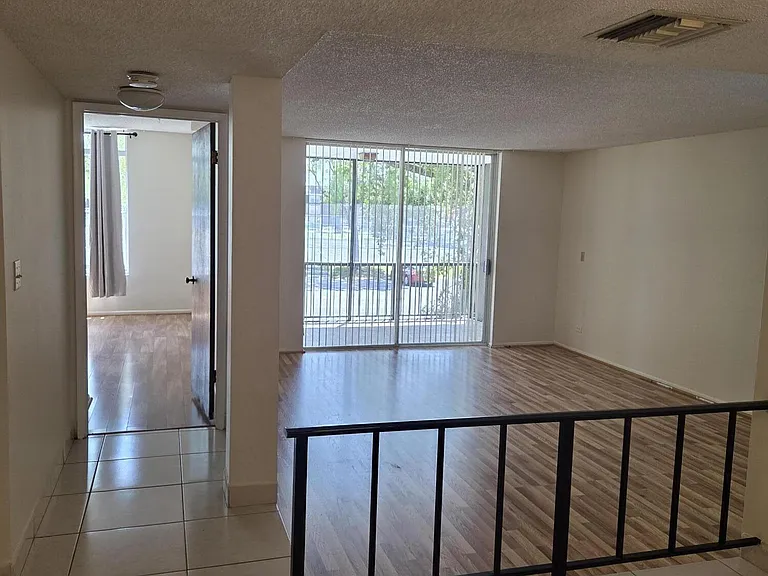 3750 Inverrary Dr #2C — Photo 2