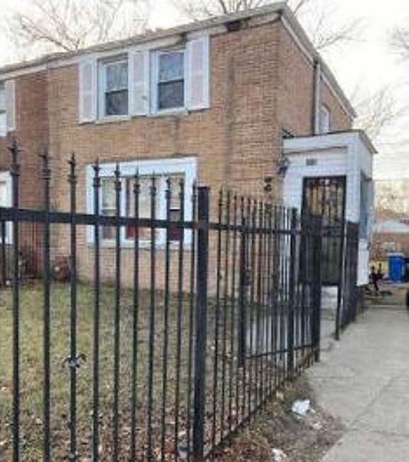 1st image of 9846 S Hoxie Ave