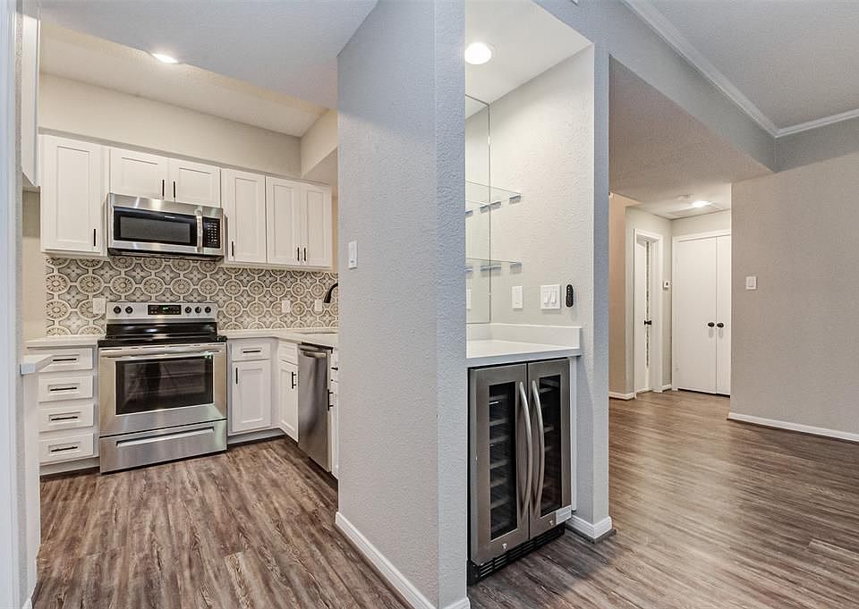 1st image of 724 Bering Dr #157