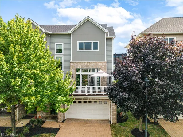 2257 City View Dr, Cleveland, OH 44113