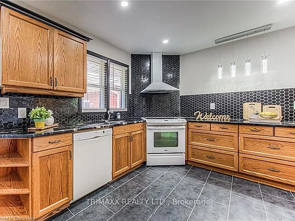 5th image of 271 Bedford Rd