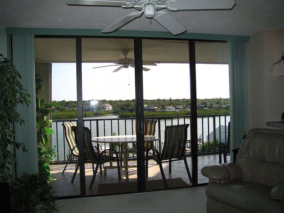 Living room view of Intercoastal
