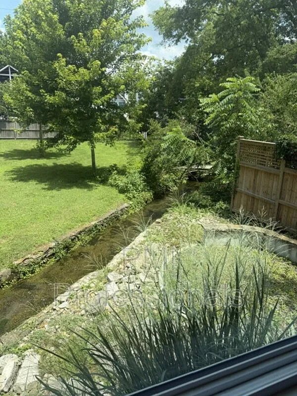 3 bed, 2.0 bath, 1496 sqft, $3,199 — Photo 4