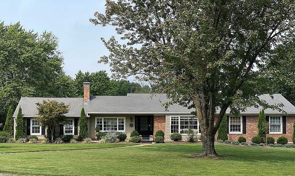 1st image of 15 Beacon Hill Ln