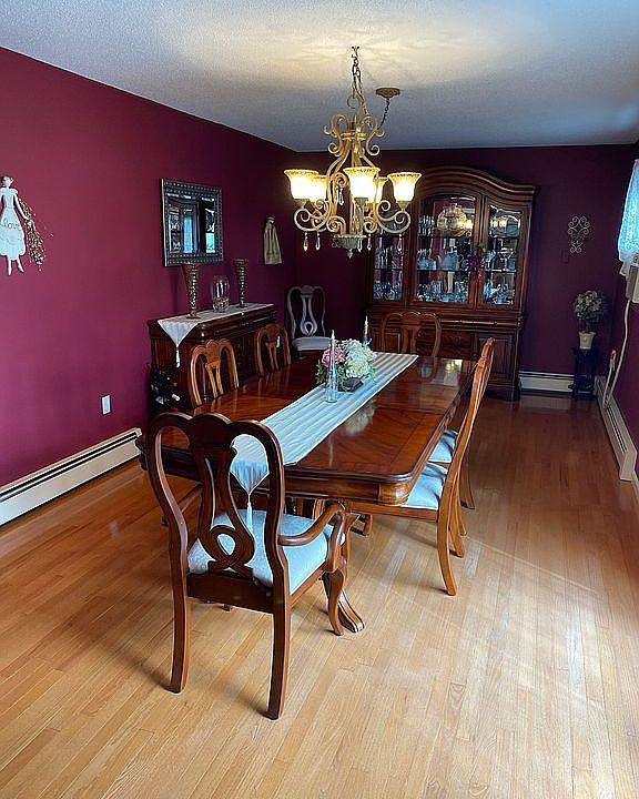 Large dining room 