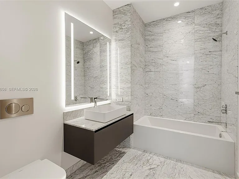 5 Grove Isle Dr #L502 — Photo 39