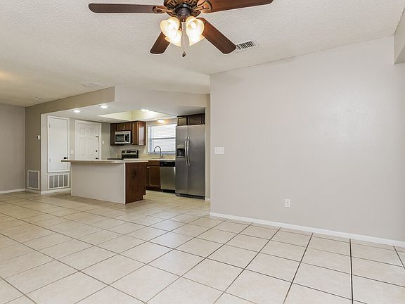 4th image of 2429 Franklin Dr