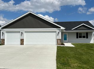 316 Cedar Trail Dr, Le Sueur, MN 56058