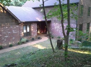 550 Busch Forest Ln, Fenton, MO 63026