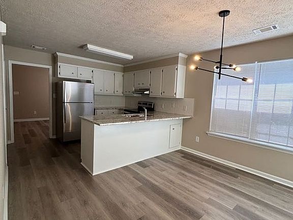 4th image of 4437 Summerlin Dr