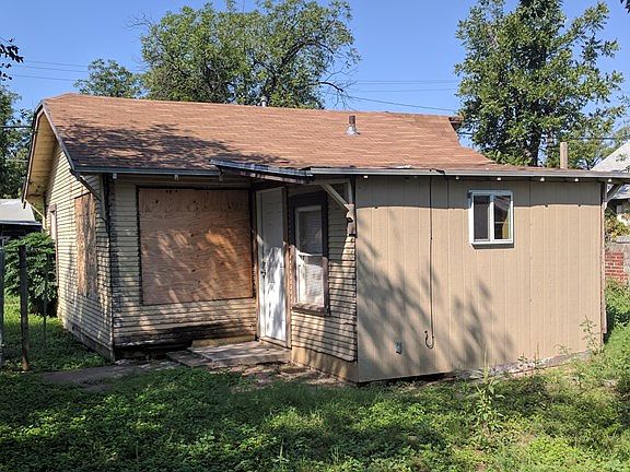 2nd image of 906 N Van Buren St