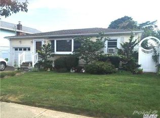 30 Prospect St, Farmingdale, NY 11735