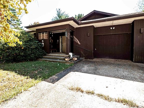 2nd image of 5 Westbury Dr