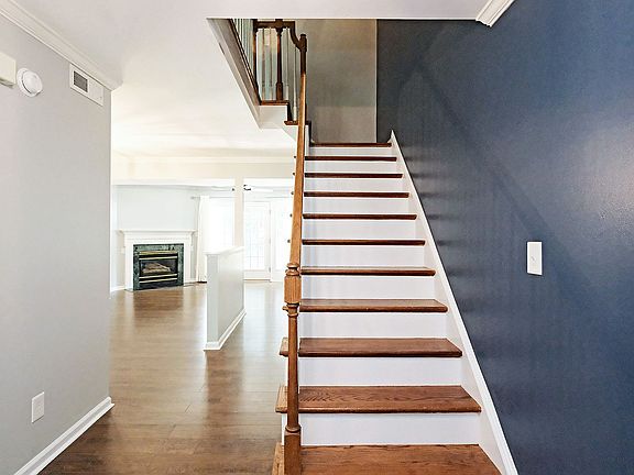 2nd image of 3269 Gateway Cir