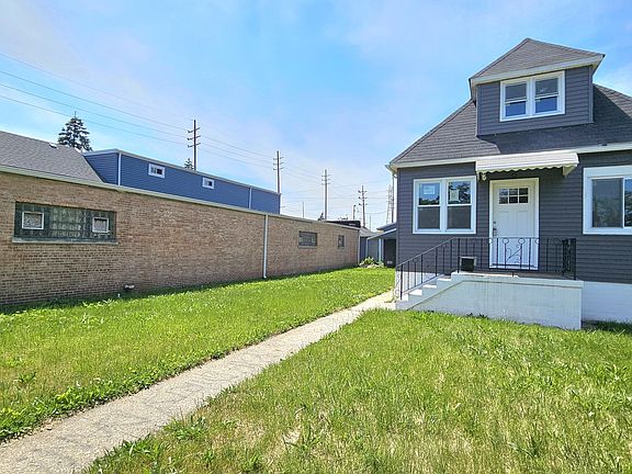 3rd image of 5042 Reading Ave