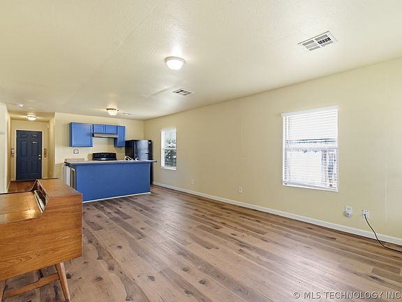 5th image of 2725 W Cameron St