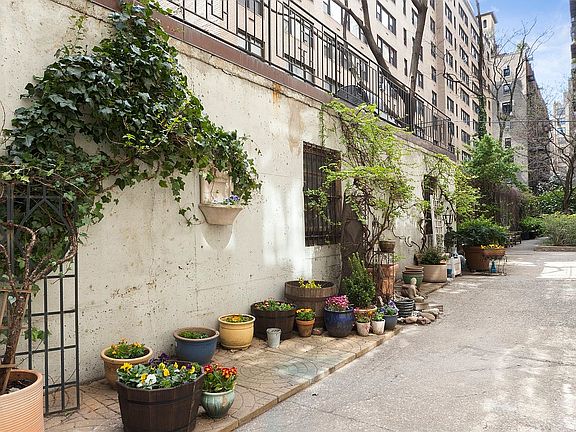 4th image of 50 E 10th St APT 1B