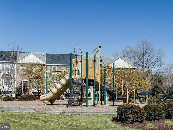 3rd image of 7912 Gunston Woods Pl
