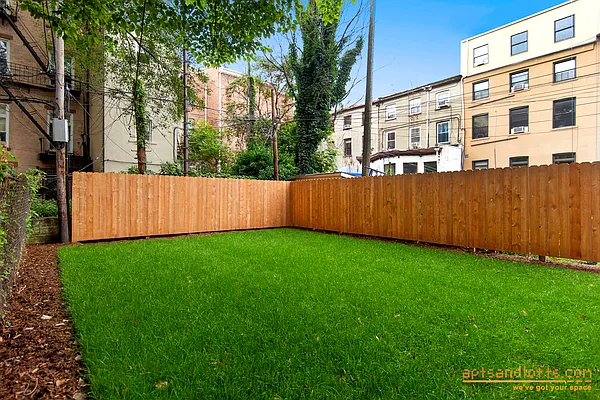 Rented by aptsandlofts.com | media 13