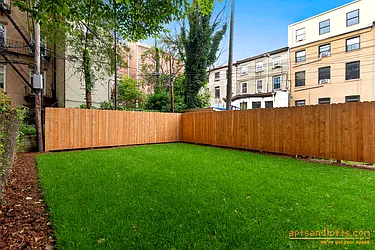 Rented by aptsandlofts.com