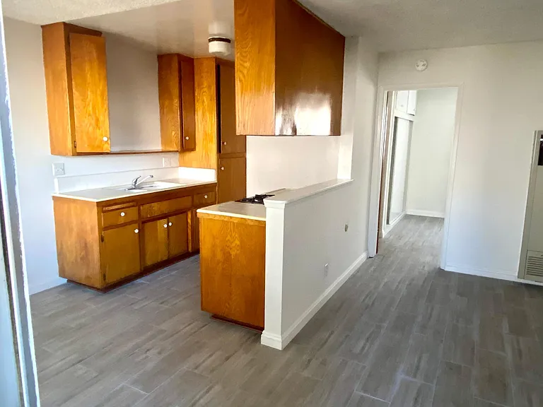 921 E Las Tunas Dr #D — Photo 10