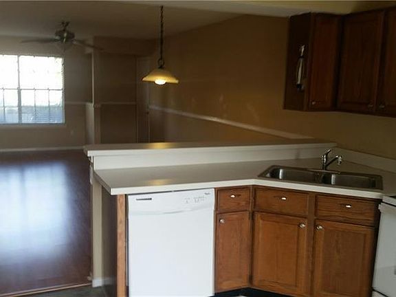 4th image of 140 Reserve 112 Cir
