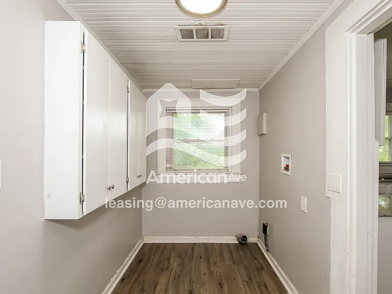 1021731_007_laundry_room_7.jpg