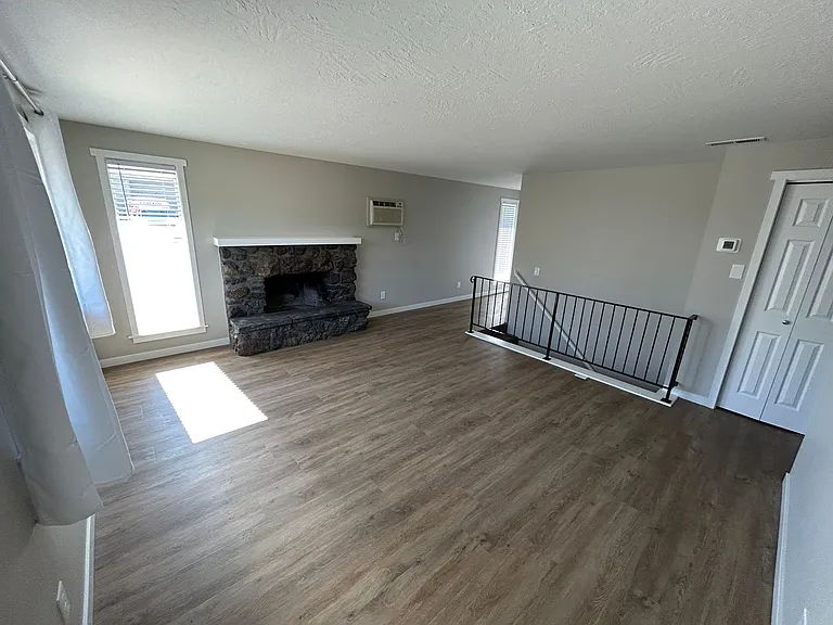 323 East Wabash Avenue — Photo 30