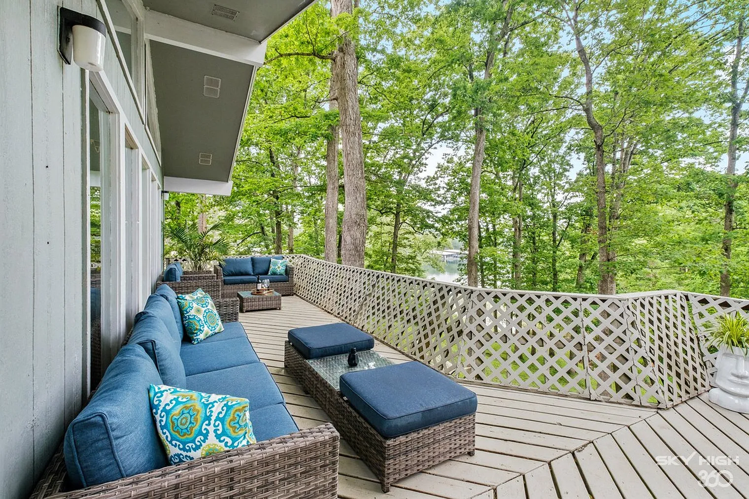 3 bed, 3.0 bath, 2572 sqft, $5,341 — Photo 2