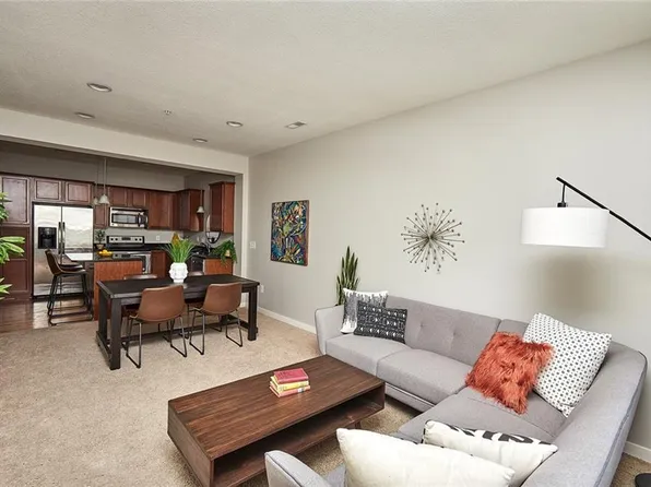 180 80th St Unit 103, West Des Moines, IA 50266