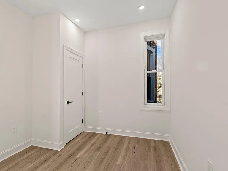 2921 W Oxford St — Photo 23