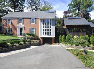 3325 20th St N, Arlington, VA 22207