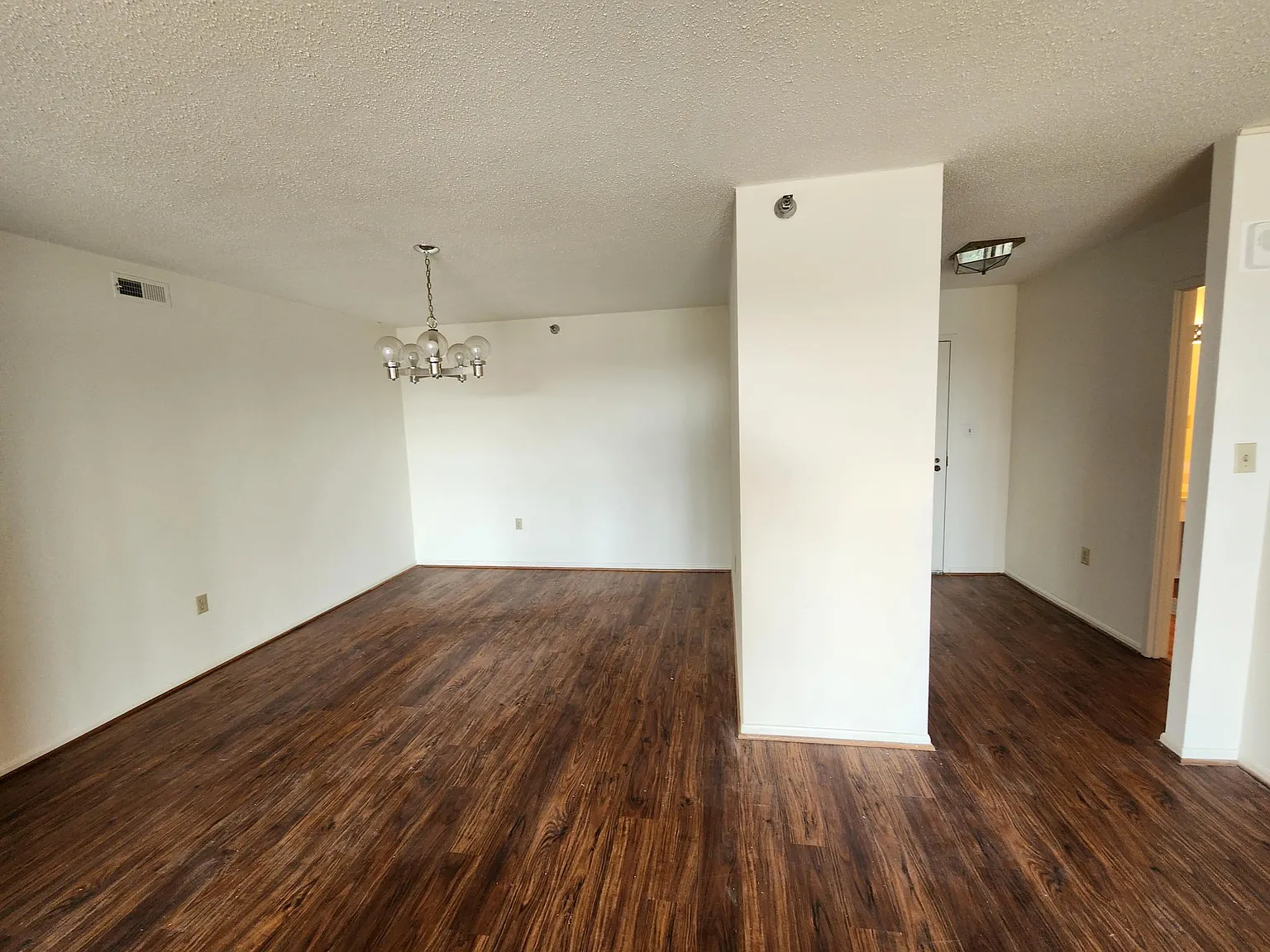 2 bed, 1115 sqft, $2,300 — Photo 4