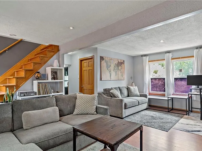 185 Ottawa Ave — Photo 8