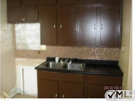 Kitchen2.jpg