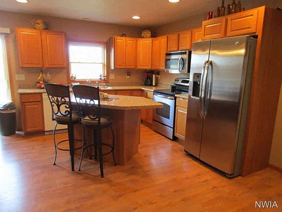 4th image of 902 Brookdale Dr