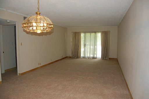 5th image of 128 Canberra Dr