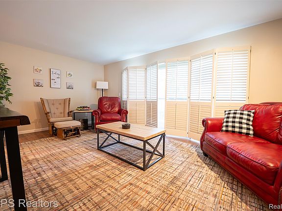 3rd image of 804 S Oak Brook Ridge Dr #149