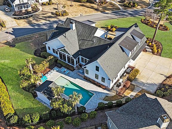 4th image of 20 Pigeon Forge Ct.