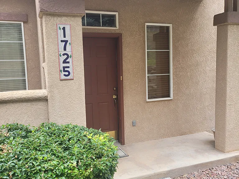 1725 Courtyard Hts #3 — Photo 23