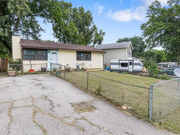 1212 NE 44th St, Kansas City, MO 64116