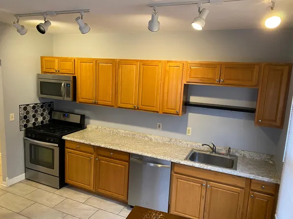 616 Locust St APT 2, Kalamazoo, MI 49007