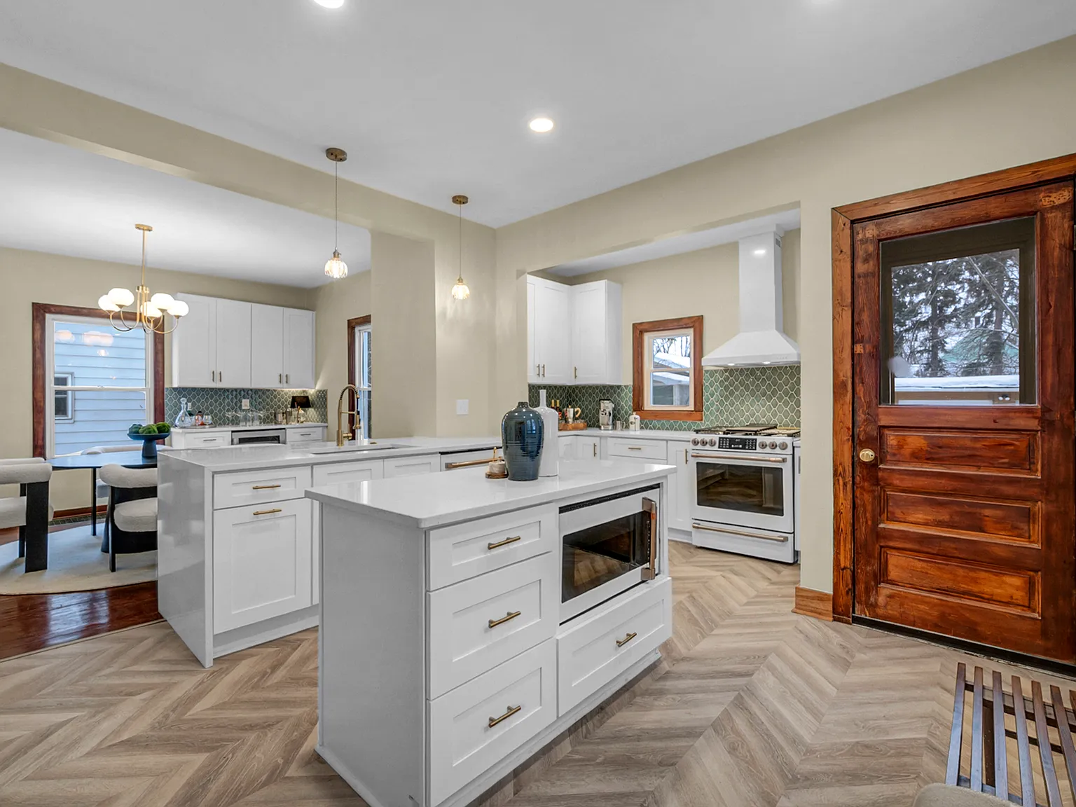 5 bed, 3292 sqft, $5,000 — Photo 4